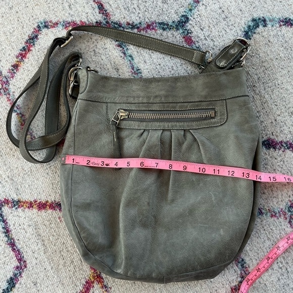 ROOTS Canada Leather Hobo - Picture 4 of 14